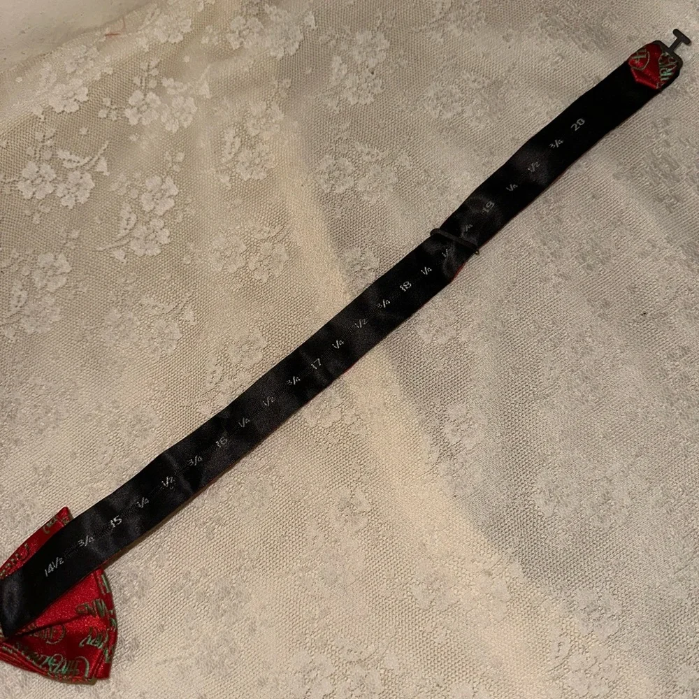 Hallmark Holiday Traditions Christmas Pre-Tied  Bowtie Men/Boys